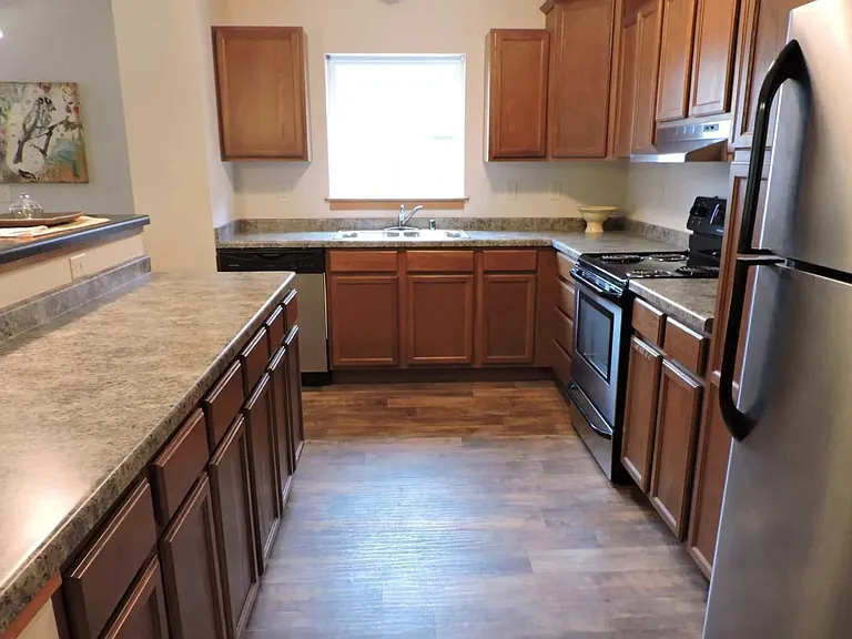 1600Tosa Apartments — Photo 4