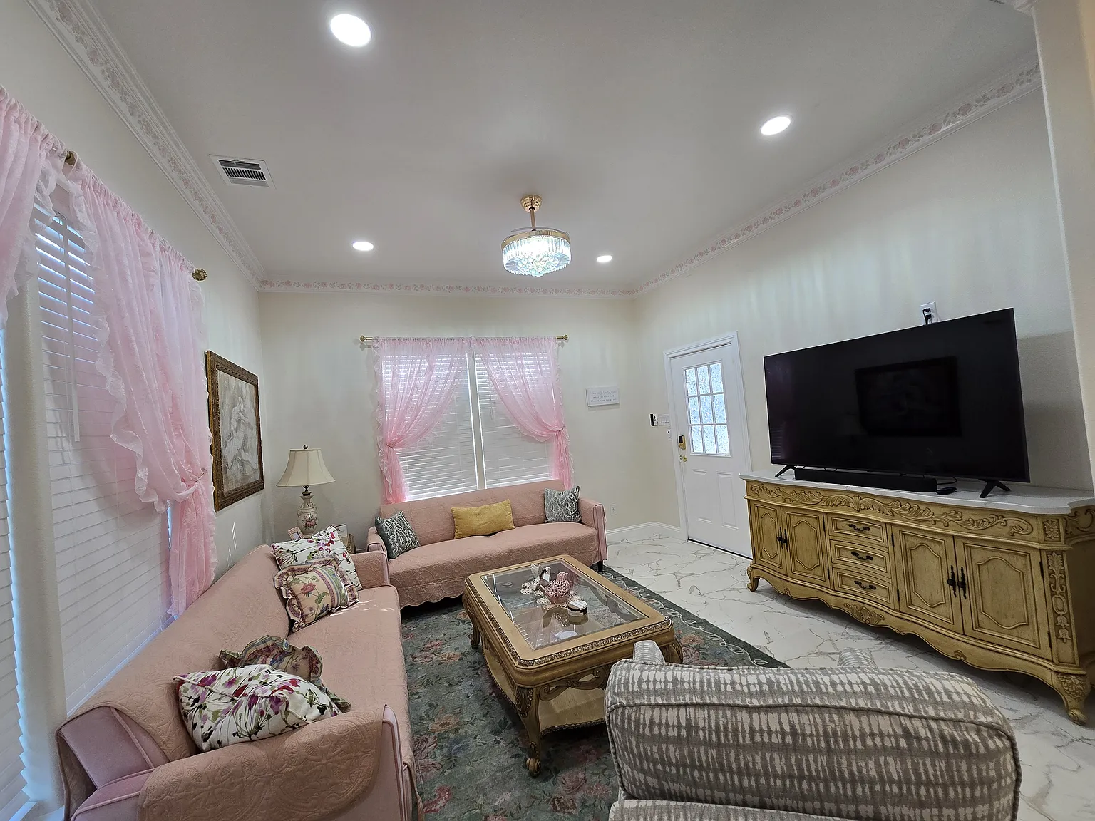 3 bed, 1316 sqft, $3,900 — Photo 3