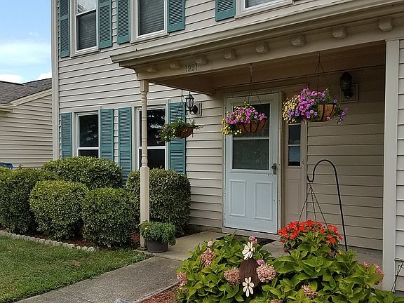 3rd image of 1921 Nettle St