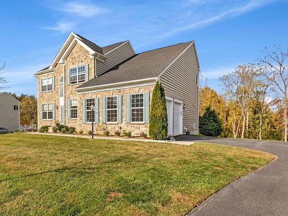 4th image of 31 Stone Oak Pl