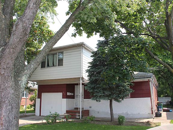 2nd image of 6123 229th St