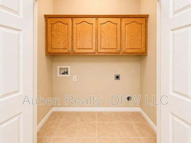 300 E Main St — Photo 9