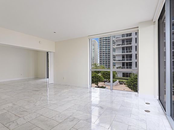 4th image of 1060 Brickell Ave APT 1417