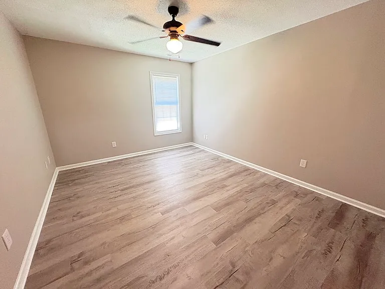 108 Jerrett Ln — Photo 3