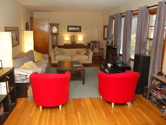 4th image of 871 Parkway Dr SE