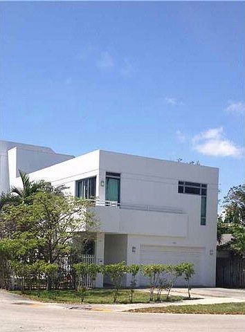 1st image of 563 NE 15th Ave
