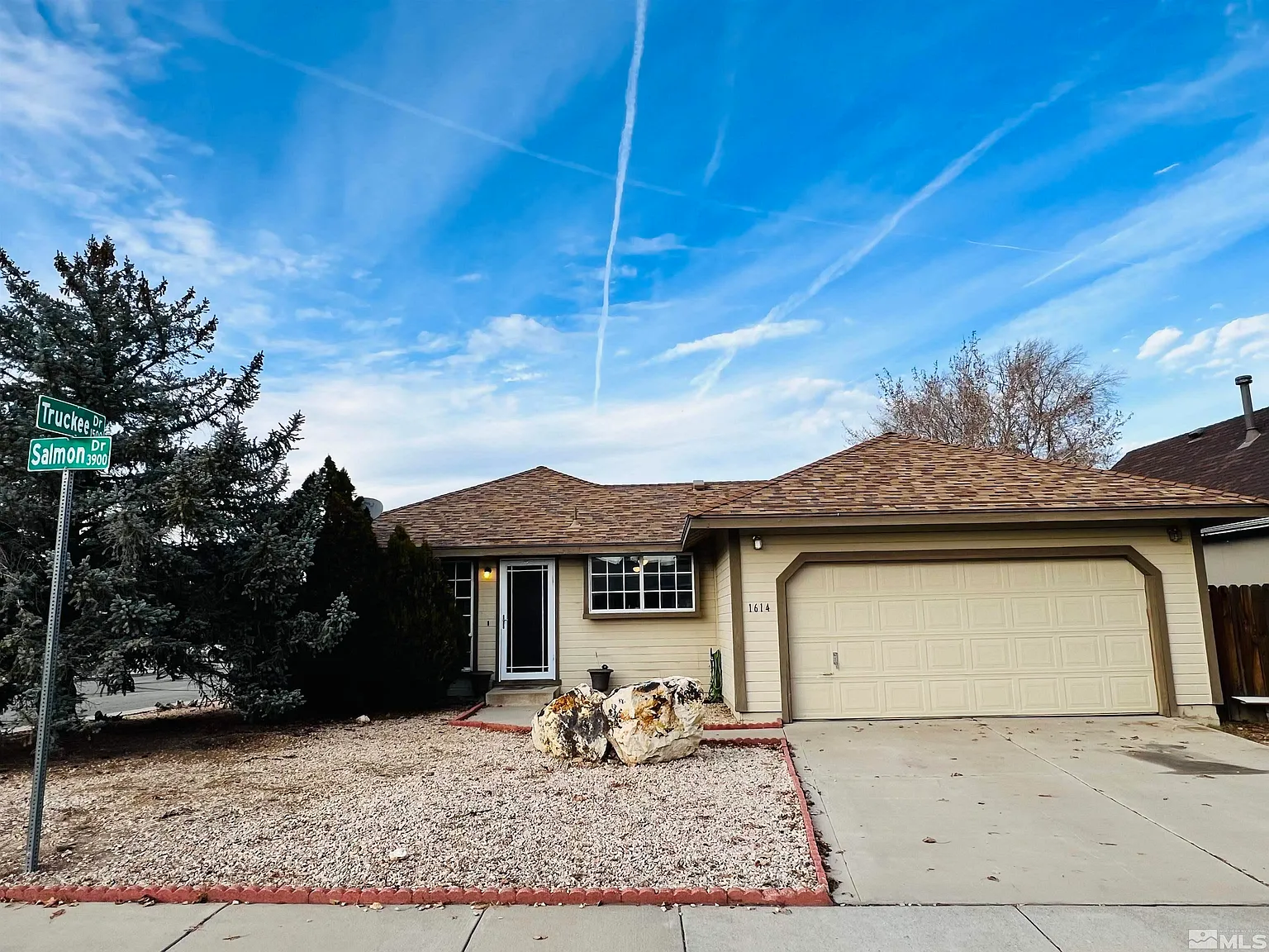 1614 Salmon Dr photo 1