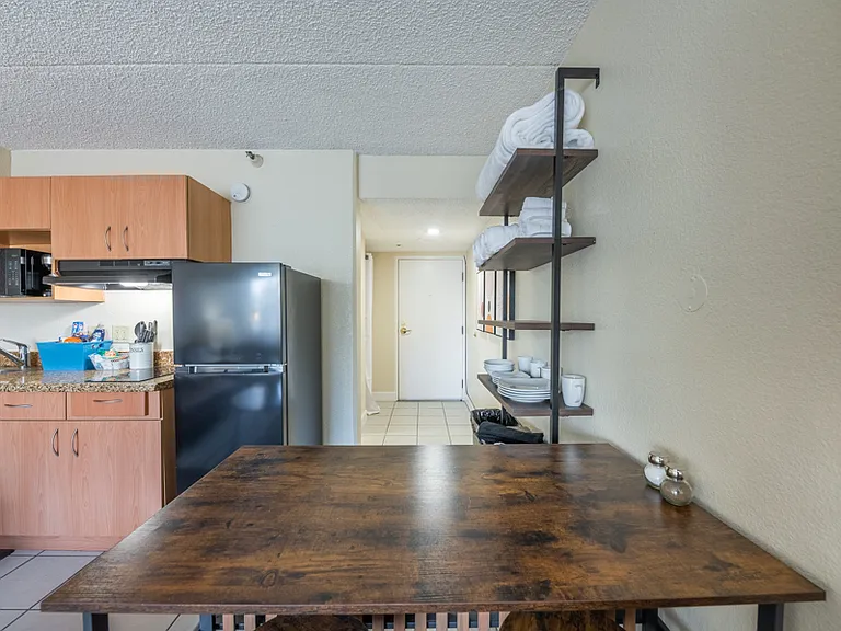 Reno Regency Apartments — Photo 14