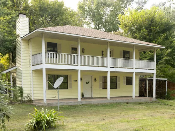 4892 Woodcastle Dr, Chandler, TX 75758