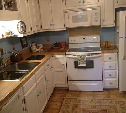 1104 Ventura  Kitchen