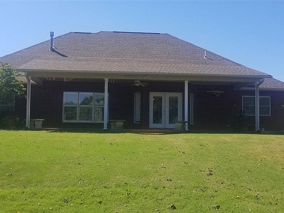 4th image of 900 Lakeview Dr