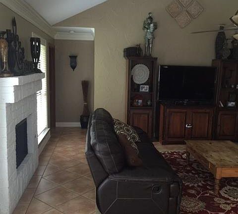 5th image of 705 Thornhill Ln