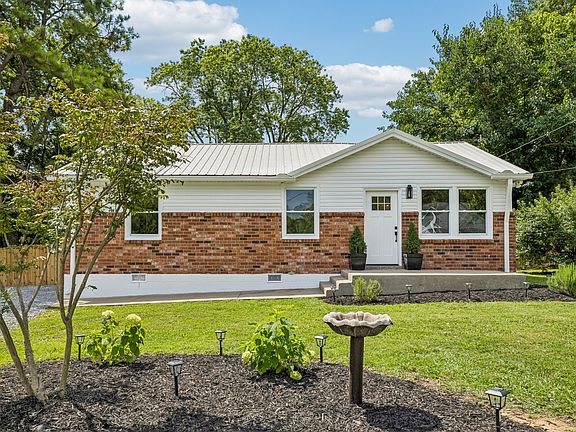 2nd image of 205 Glenrose Ct