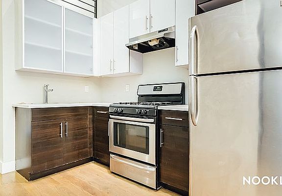 3rd image of 270 Jefferson St APT 3L