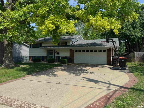 2813 W Scenic Dr, Peoria, IL 61615