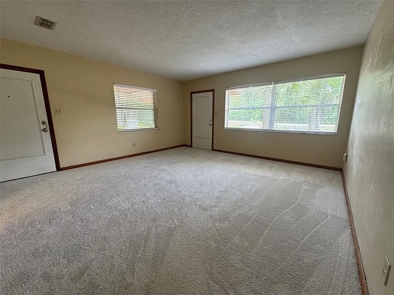 1038 SE 30th Ave — Photo 3