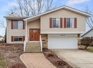 30W061 Glenhurst Ct, Warrenville, IL 60555