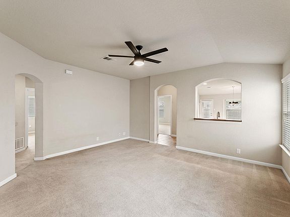 5th image of 582 Briggs Dr