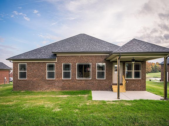 2nd image of 526 E Woodlake Cir
