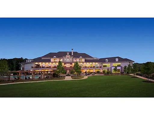 3149 Willow Creek Dr SW photo 1