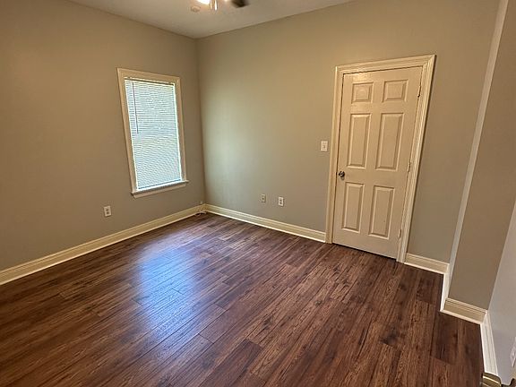 4th image of 106 Northwest Cir