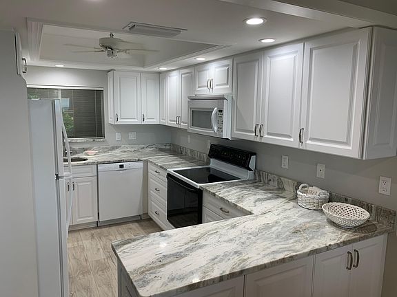 4th image of 600 Manatee Ave