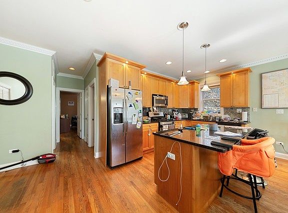 5th image of 826 W Windsor Ave APT 2E
