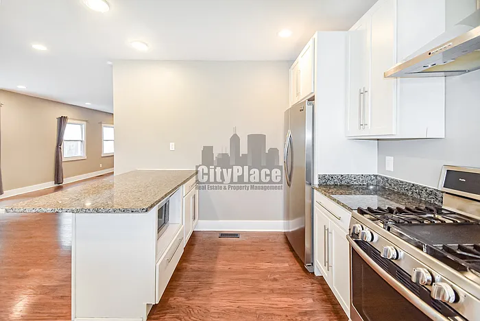 1548 Lexington Ave — Photo 15
