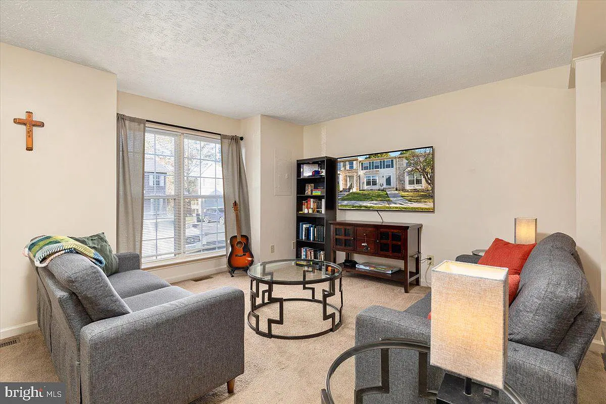 2 bed, 1.5 bath, 1134 sqft, $1,800 — Photo 2