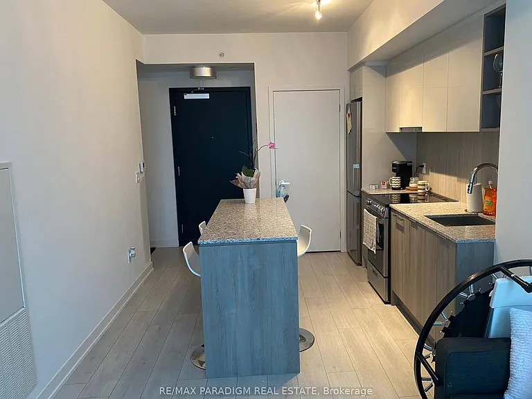 31 Tippett Rd #812 — Photo 3