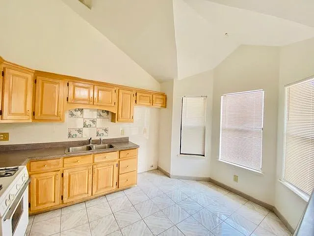 7421 Bishop Flores Dr — Photo 7
