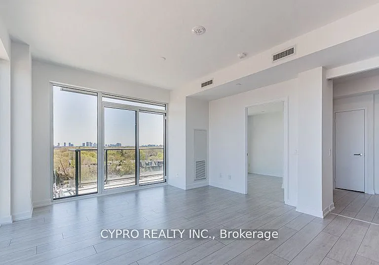 500 Dupont St #616 — Photo 13
