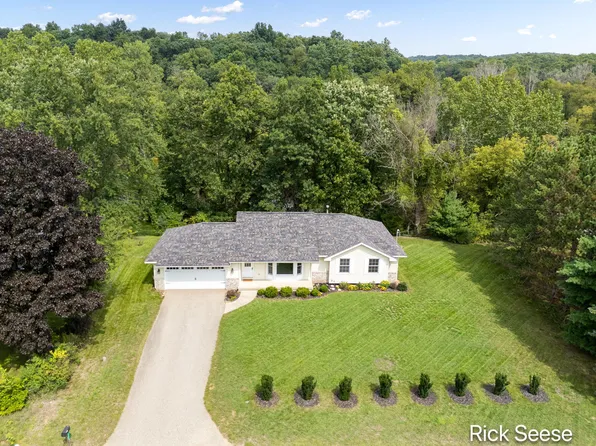 13535 Forest River Dr SE, Lowell, MI 49331