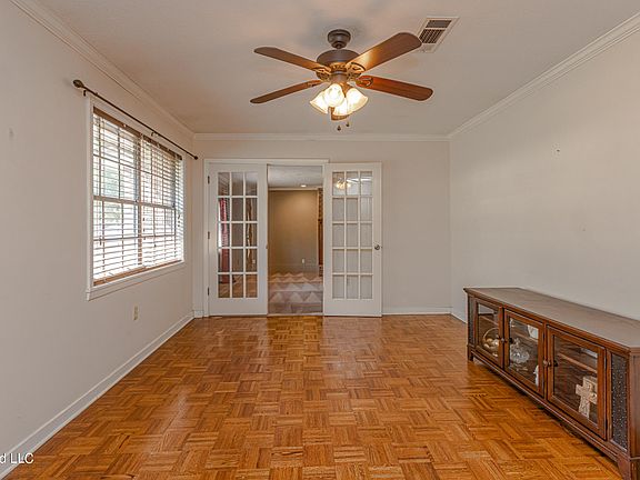 5th image of 152 Belaire Dr
