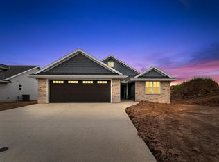 2569 Willow Ct, Green Bay, WI 54311