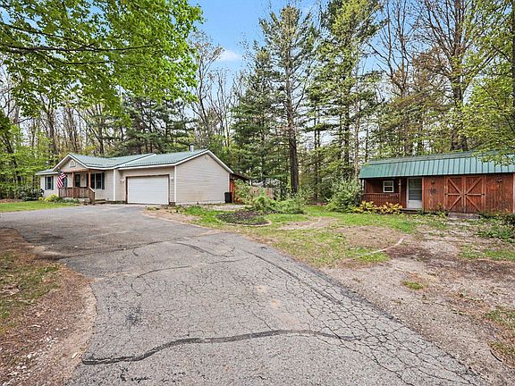 3rd image of 15441 Meddler Ave