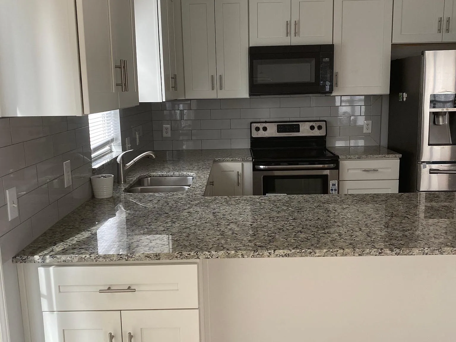 3 bed, 2.5 bath, 1690 sqft, $1,690 — Photo 1