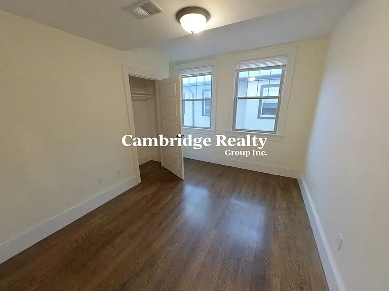29 Commonwealth Ter #2T — Photo 7