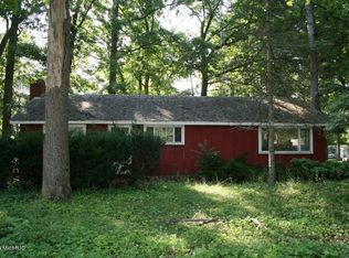 2437 Park Dr, Hillsdale, MI 49242