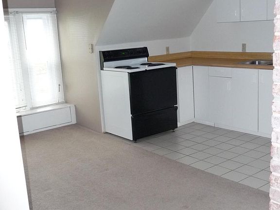 kitchen , dining area