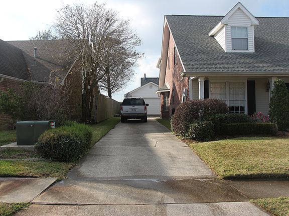 Driveway to rear yard