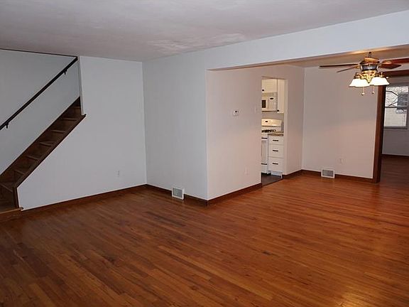3rd image of 14 Meadowbrook Ave