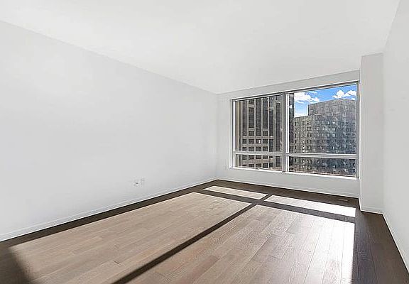 4th image of 138 Willoughby St #26J