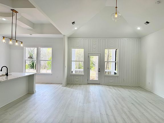 4th image of 120 Abraham Dr