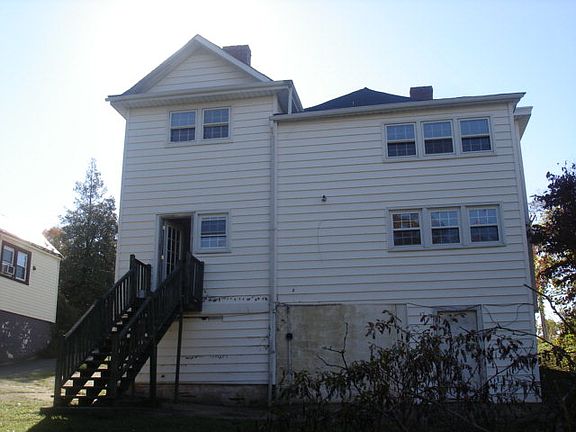 5th image of 218 Starling Ave