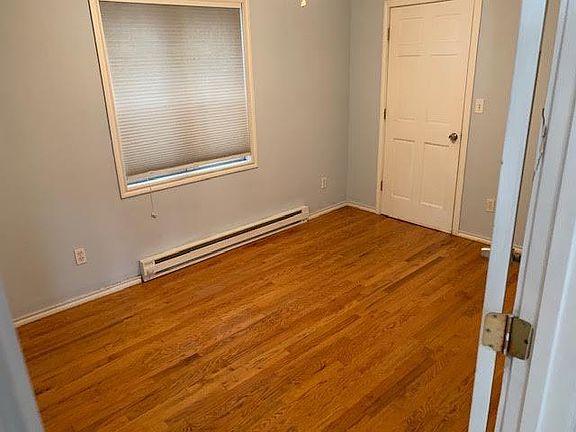 4th image of 2287 Thurman Ave APT 1