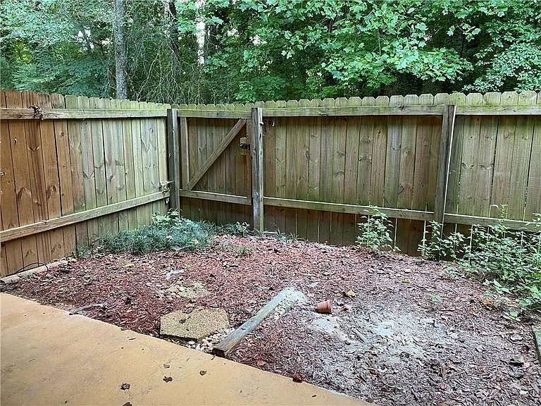 2207 Surrey Ct SE — Photo 23