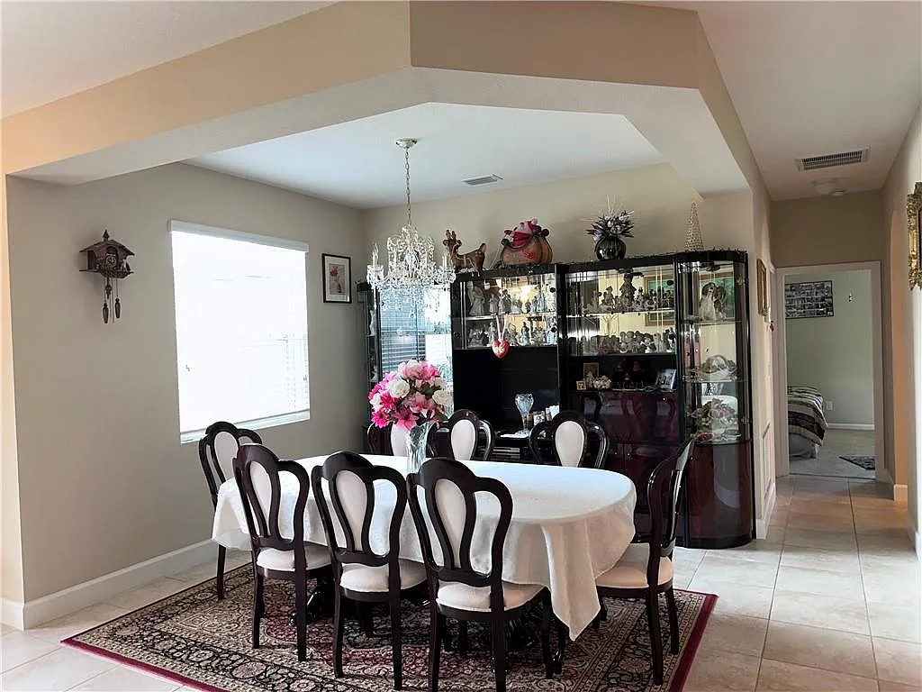 4 bed, 2046 sqft, $2,600 — Photo 3