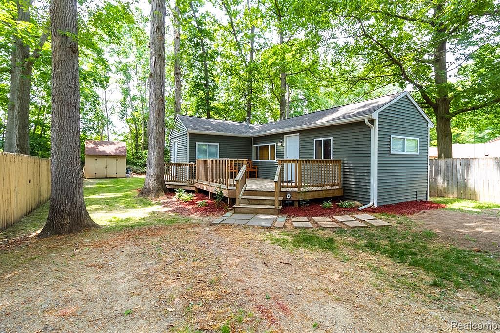 236 Oak Grove Dr, Columbiaville, MI 48421 Zillow