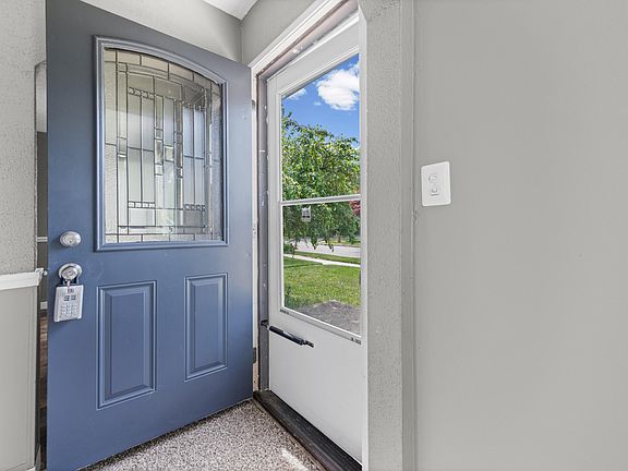 3rd image of 19071 Melvin St